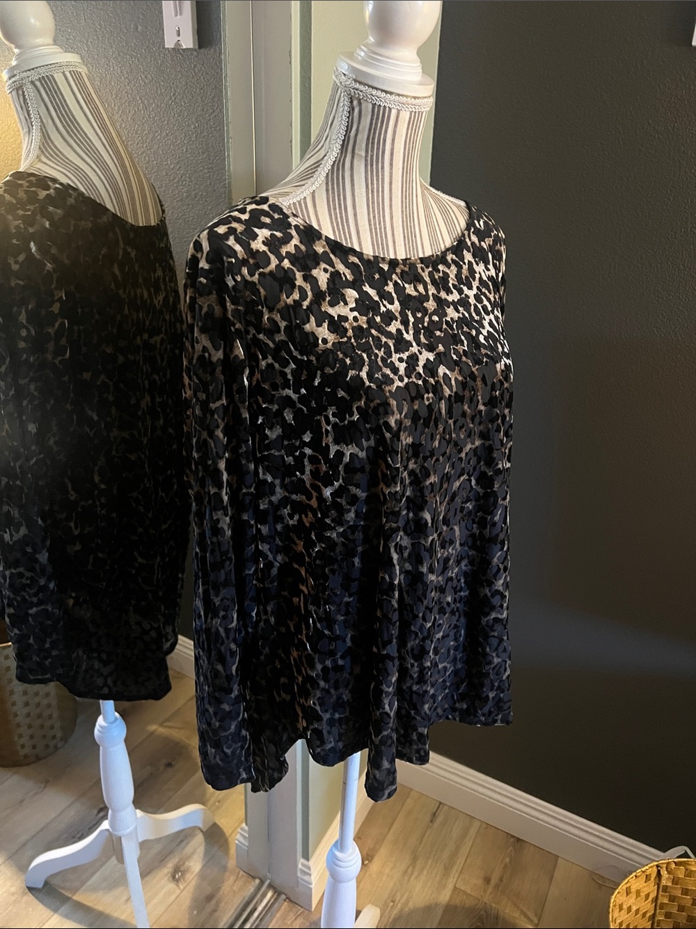 NWT. Karen Kane, 3X, Black & Taupe Long-Sleeve Animal Leopard Print Top